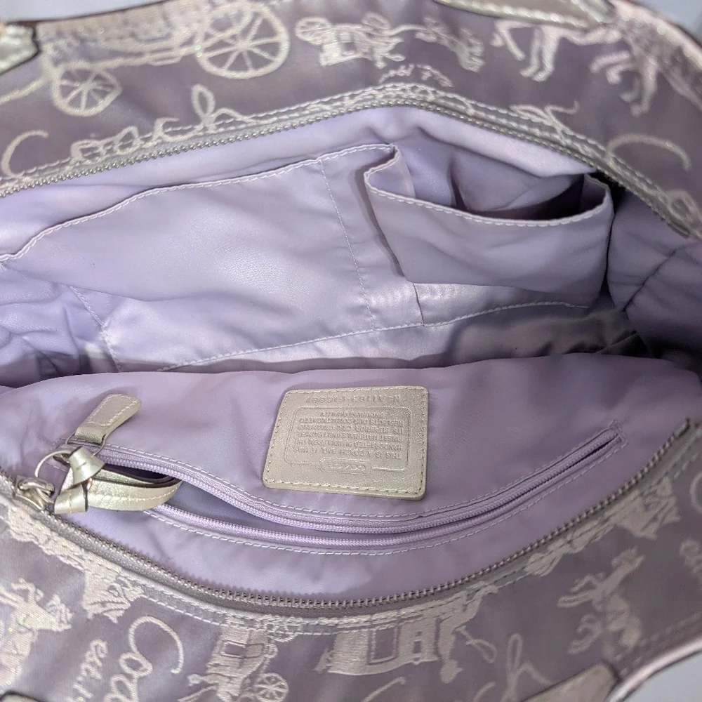 Coach Signature Horse &‎ Carriage Print Tote Bag Lavender Metallic Leather Trim - Picture 4 of 6